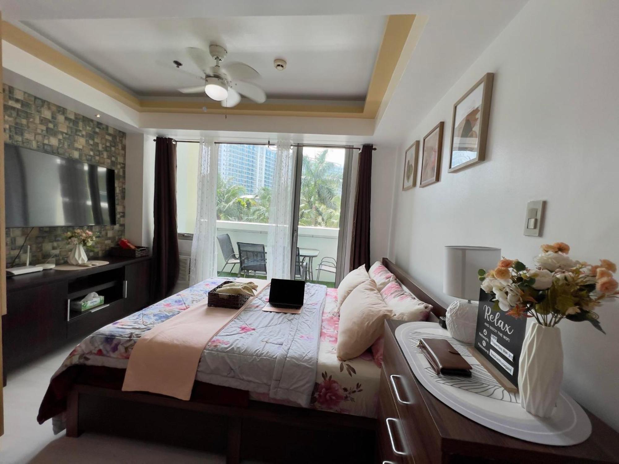 Beach Front Living In The Heart Of The City, Azure Residences Манила Экстерьер фото