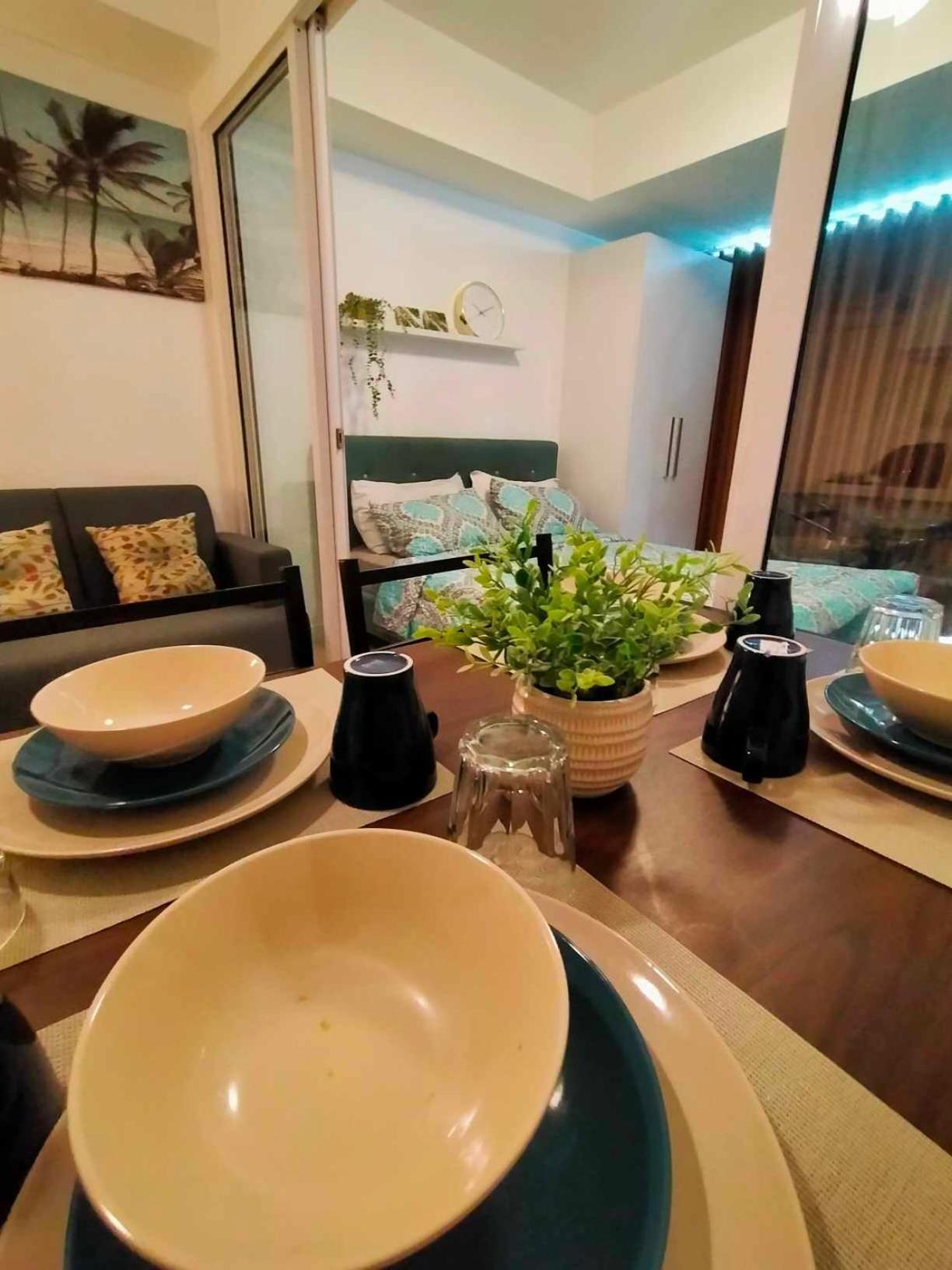 Beach Front Living In The Heart Of The City, Azure Residences Манила Экстерьер фото